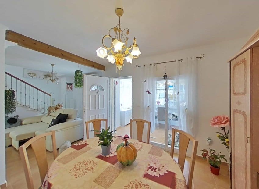 2 bedroom Villa for sale in Algorfa with pool - € 215,000 (Ref: 9879808)