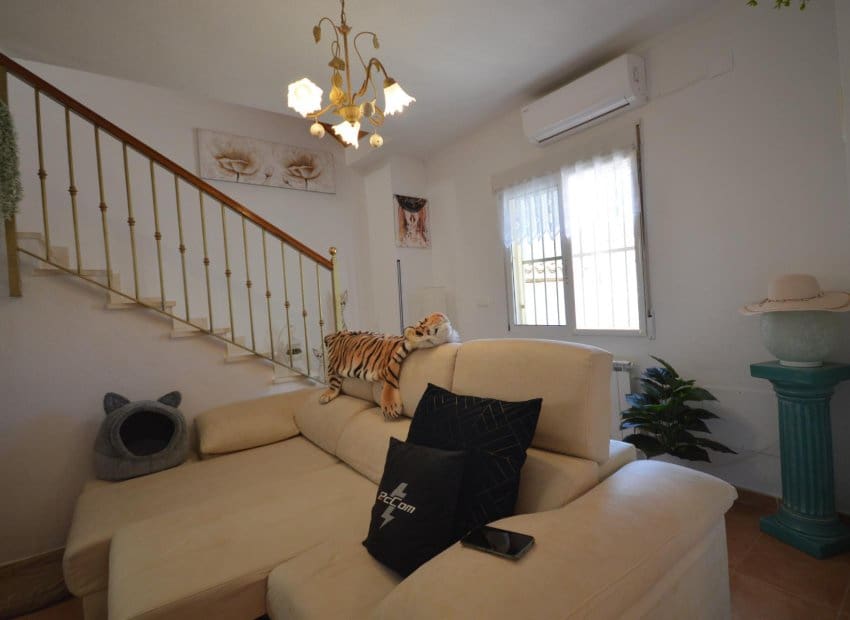 2 bedroom Villa for sale in Algorfa with pool - € 215,000 (Ref: 9879808)