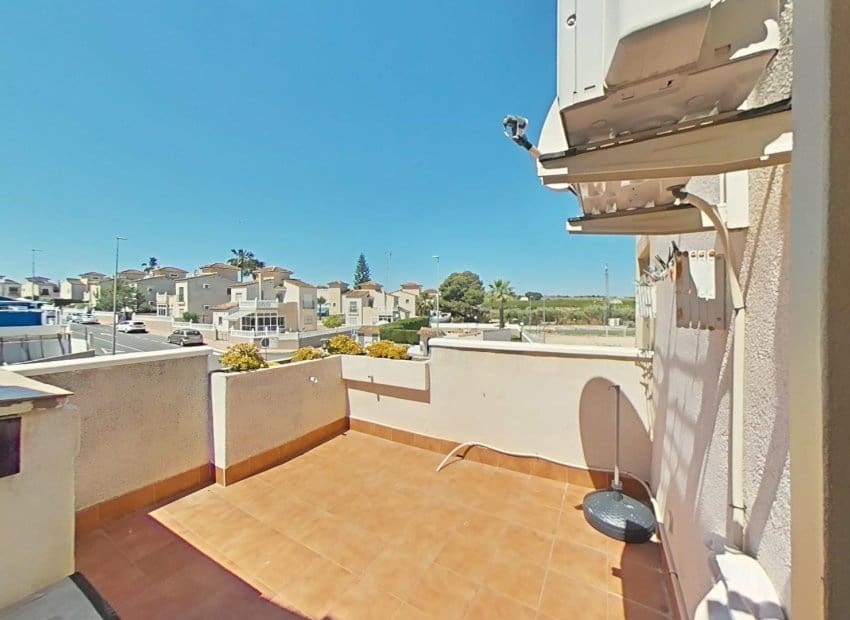 2 bedroom Villa for sale in Algorfa with pool - € 215,000 (Ref: 9879808)