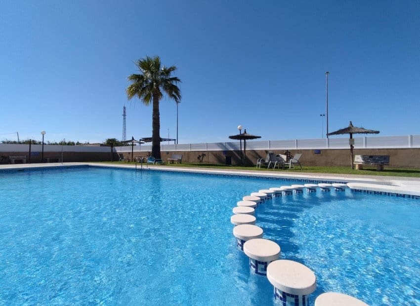 2 bedroom Villa for sale in Algorfa with pool - € 215,000 (Ref: 9879808)