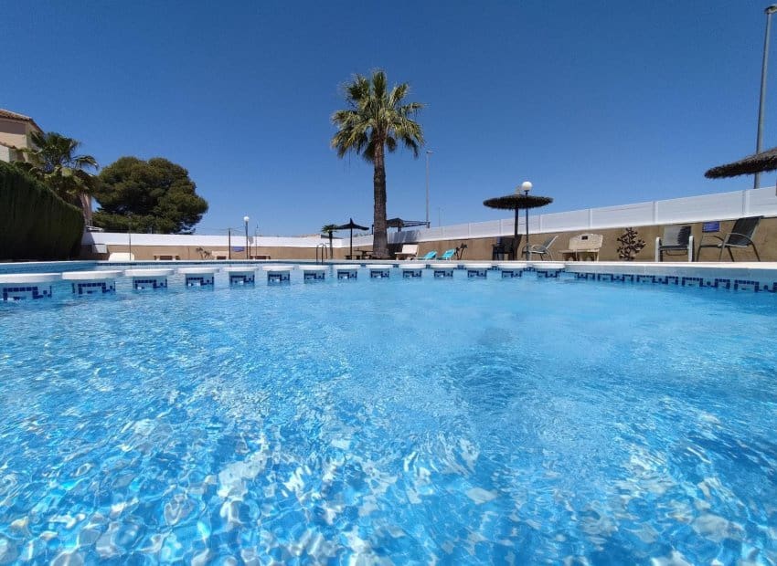 2 bedroom Villa for sale in Algorfa with pool - € 215,000 (Ref: 9879808)