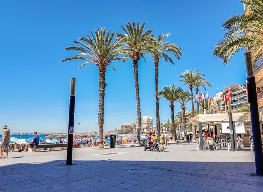 3 soveværelse Lejlighed til salg i Torrevieja - € 195.500 (Ref: 9879809)