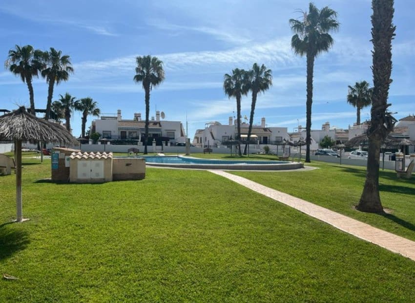 2 soveværelse Lejlighed til salg i Playa Flamenca - € 189.950 (Ref: 9879811)