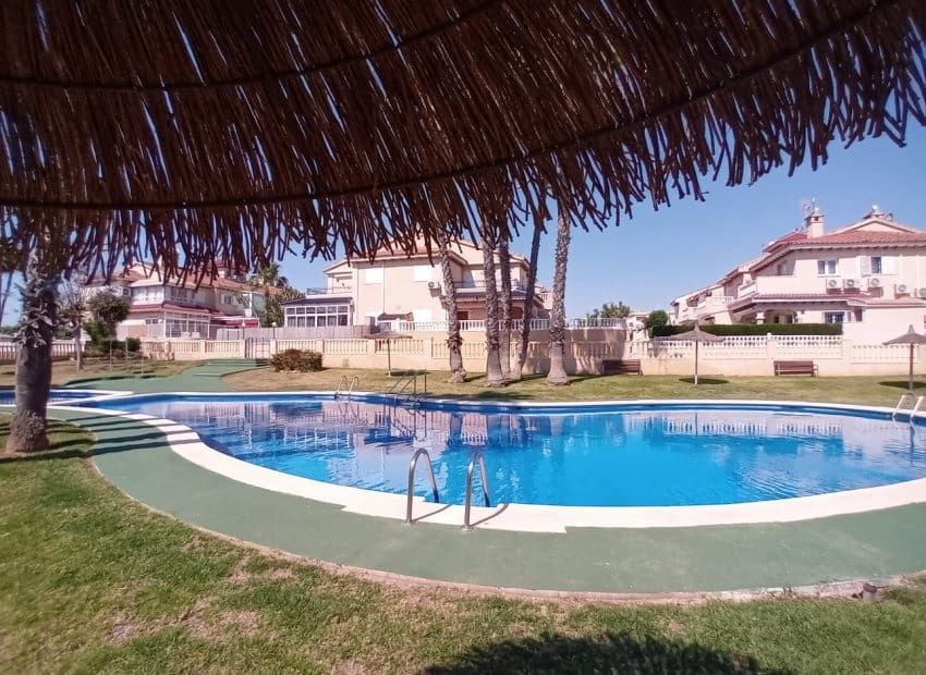 2 quarto Apartamento para venda em Playa Flamenca com piscina - 190 000 € (Ref: 9879812)