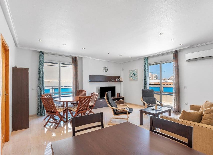 3 sypialnia Apartament na sprzedaż w Torrevieja z basenem - 213 500 € (Ref: 9879816)