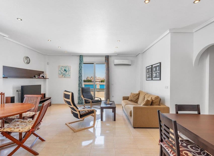 3 sypialnia Apartament na sprzedaż w Torrevieja z basenem - 213 500 € (Ref: 9879816)