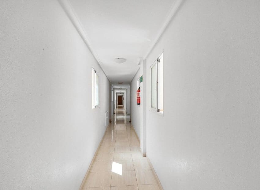 3 sypialnia Apartament na sprzedaż w Torrevieja z basenem - 213 500 € (Ref: 9879816)