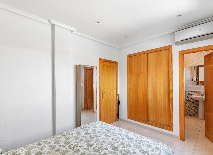 3 sypialnia Apartament na sprzedaż w Torrevieja z basenem - 213 500 € (Ref: 9879816)