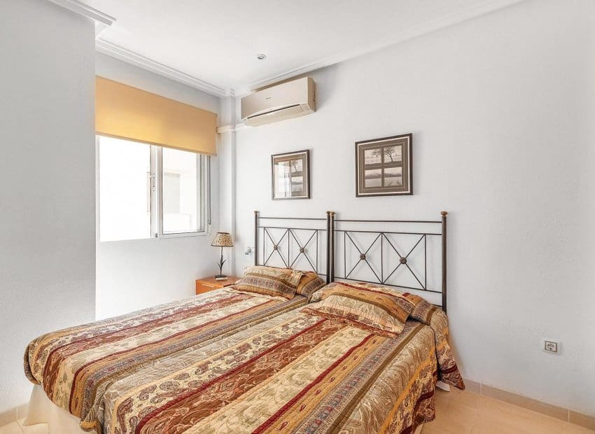 3 sypialnia Apartament na sprzedaż w Torrevieja z basenem - 213 500 € (Ref: 9879816)
