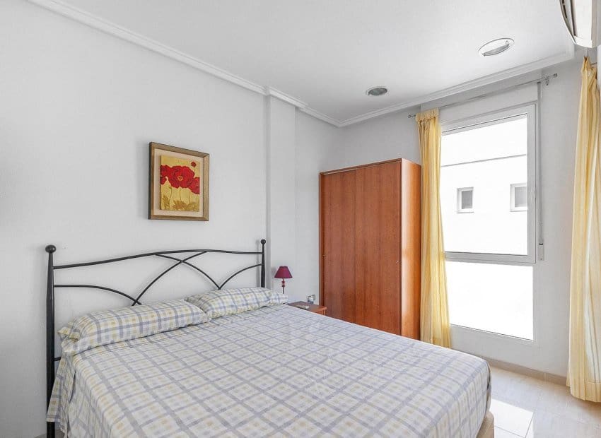 3 sypialnia Apartament na sprzedaż w Torrevieja z basenem - 213 500 € (Ref: 9879816)