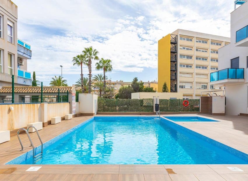 3 sypialnia Apartament na sprzedaż w Torrevieja z basenem - 213 500 € (Ref: 9879816)