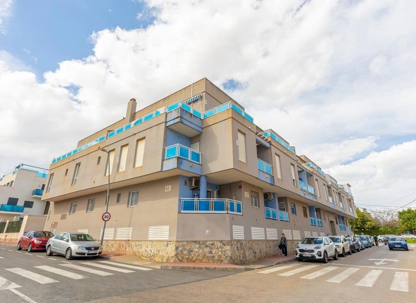 3 sypialnia Apartament na sprzedaż w Torrevieja z basenem - 213 500 € (Ref: 9879816)