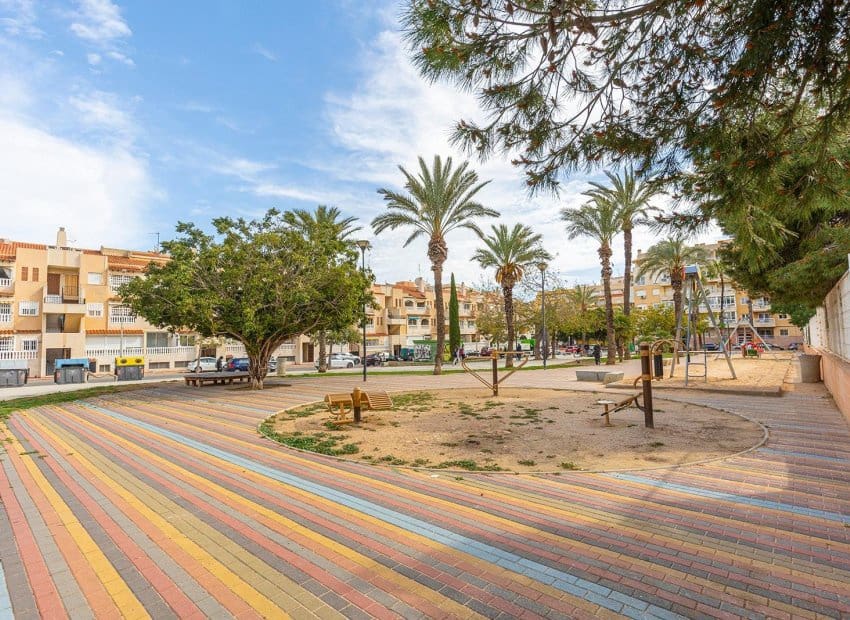 3 sypialnia Apartament na sprzedaż w Torrevieja z basenem - 213 500 € (Ref: 9879816)