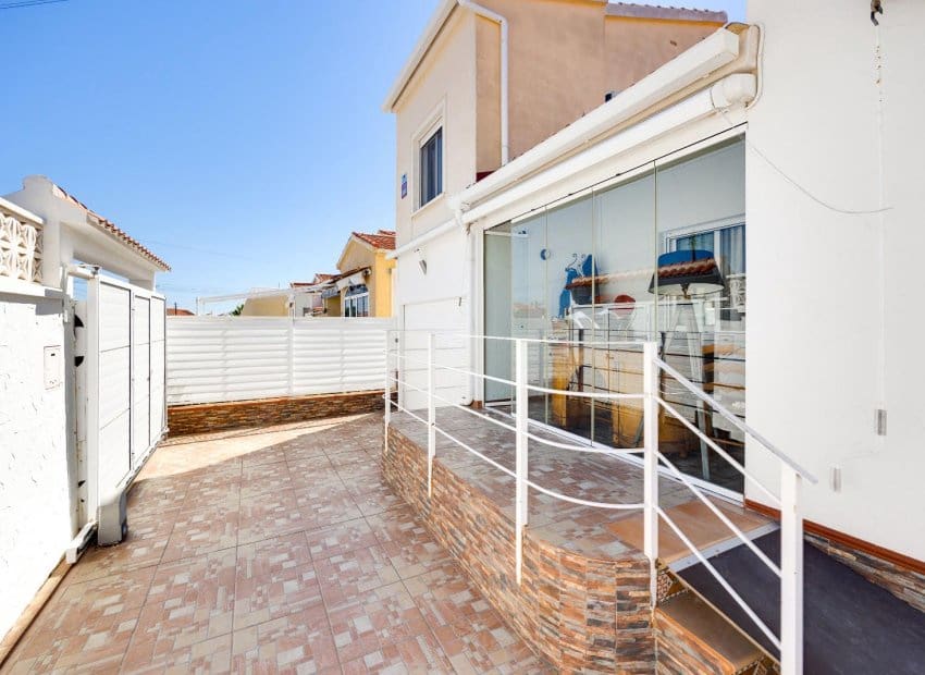 3 Zimmer Villa zu verkaufen in San Fulgencio mit Pool - 299.969 € (Ref: 9879817)