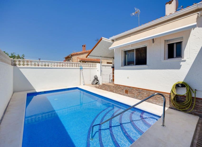 3 Zimmer Villa zu verkaufen in San Fulgencio mit Pool - 299.969 € (Ref: 9879817)