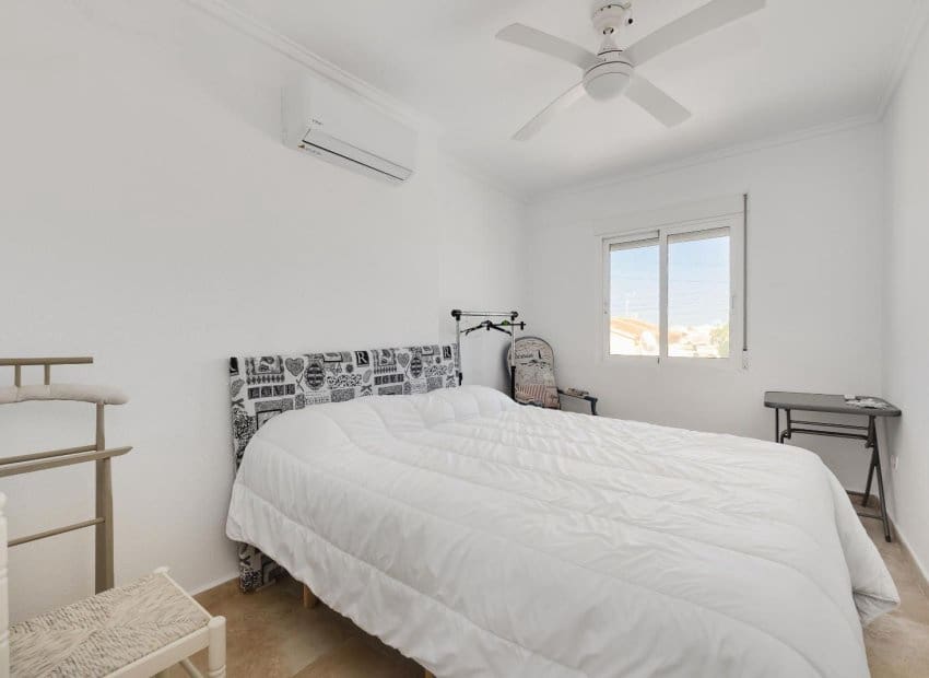 3 Zimmer Villa zu verkaufen in San Fulgencio mit Pool - 299.969 € (Ref: 9879817)