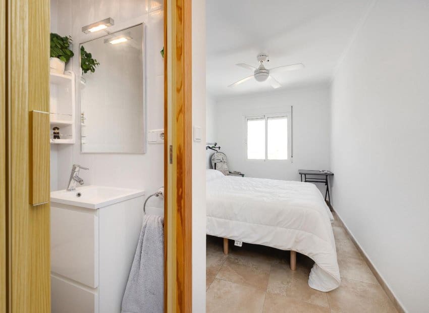 3 Zimmer Villa zu verkaufen in San Fulgencio mit Pool - 299.969 € (Ref: 9879817)