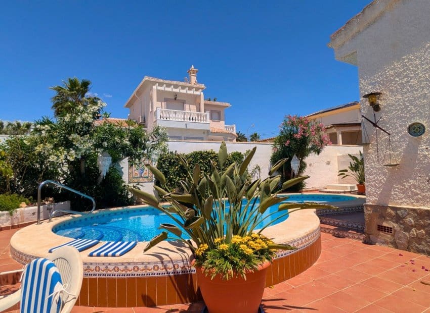 4 soveværelse Villa til salg i Ciudad Quesada med swimmingpool - € 385.000 (Ref: 9879818)