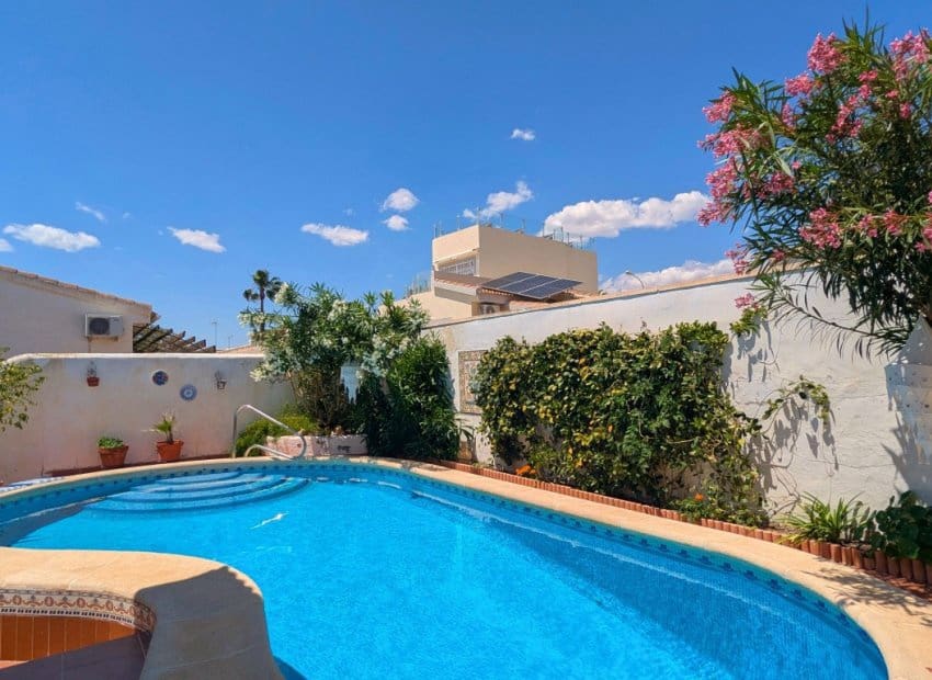 4 soveværelse Villa til salg i Ciudad Quesada med swimmingpool - € 385.000 (Ref: 9879818)