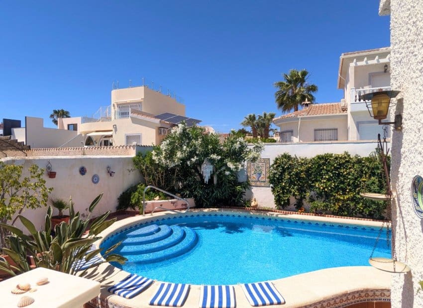 4 soveværelse Villa til salg i Ciudad Quesada med swimmingpool - € 385.000 (Ref: 9879818)