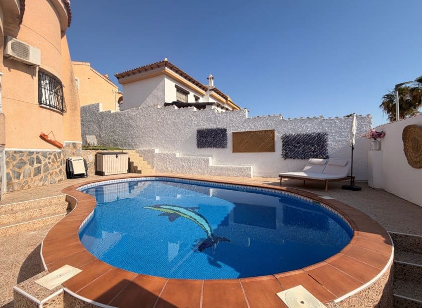 3 Zimmer Villa zu verkaufen in Ciudad Quesada mit Pool - 299.999 € (Ref: 9879821)