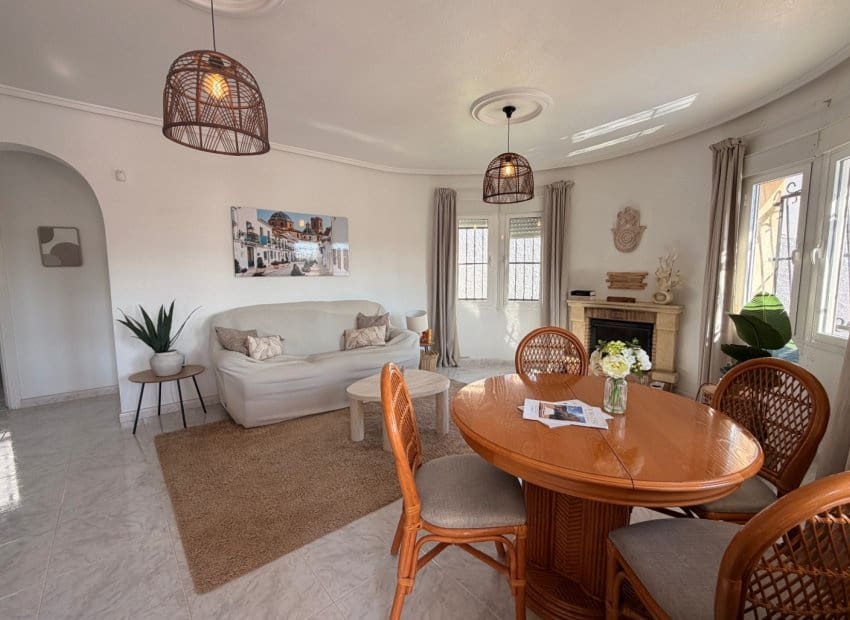 3 Zimmer Villa zu verkaufen in Ciudad Quesada mit Pool - 299.999 € (Ref: 9879821)
