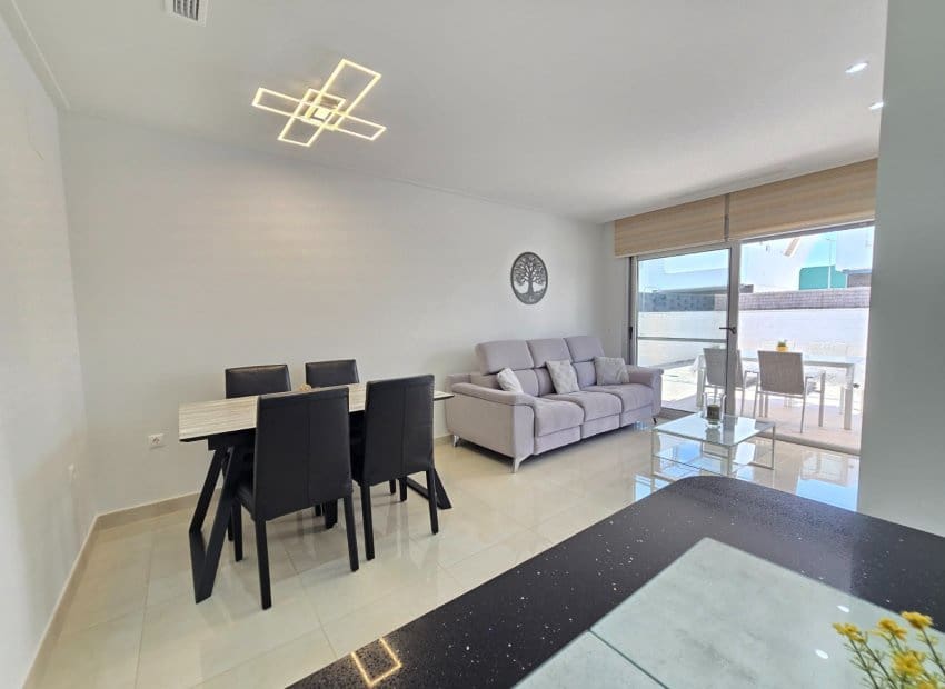 3 soverom Villa til salgs i Dona Pepa med svømmebasseng - € 395 000 (Ref: 9882193)
