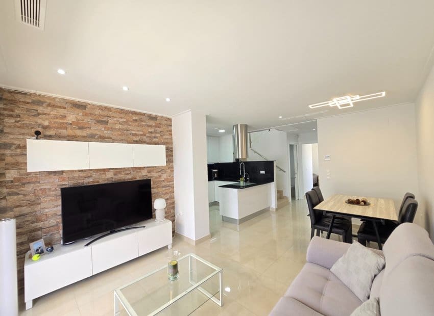 3 soverom Villa til salgs i Dona Pepa med svømmebasseng - € 395 000 (Ref: 9882193)