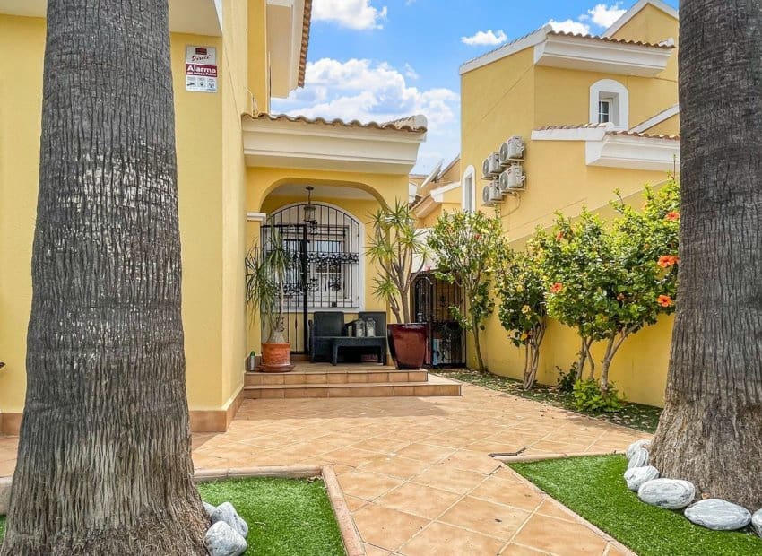 3 makuuhuone Huvila myytävänä paikassa Orihuela Costa mukana uima-altaan - 435 900 € (Ref: 9882461)