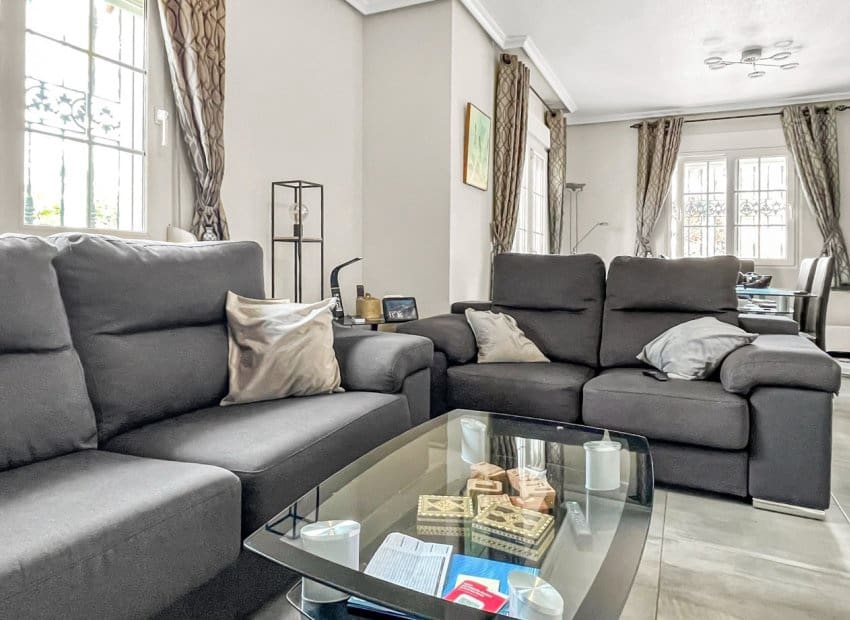 3 makuuhuone Huvila myytävänä paikassa Orihuela Costa mukana uima-altaan - 435 900 € (Ref: 9882461)