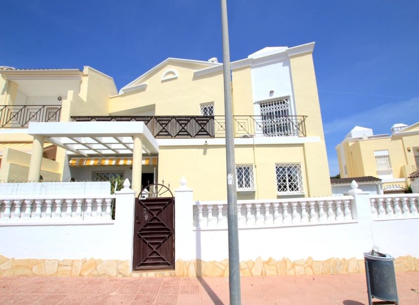 3 bedroom Townhouse for sale in Dona Pepa - € 225,000 (Ref: 9882462)