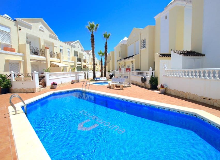3 bedroom Townhouse for sale in Dona Pepa - € 225,000 (Ref: 9882462)