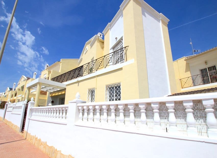 3 bedroom Townhouse for sale in Dona Pepa - € 225,000 (Ref: 9882462)