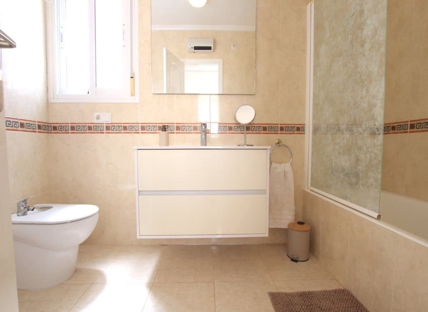 3 bedroom Townhouse for sale in Dona Pepa - € 225,000 (Ref: 9882462)