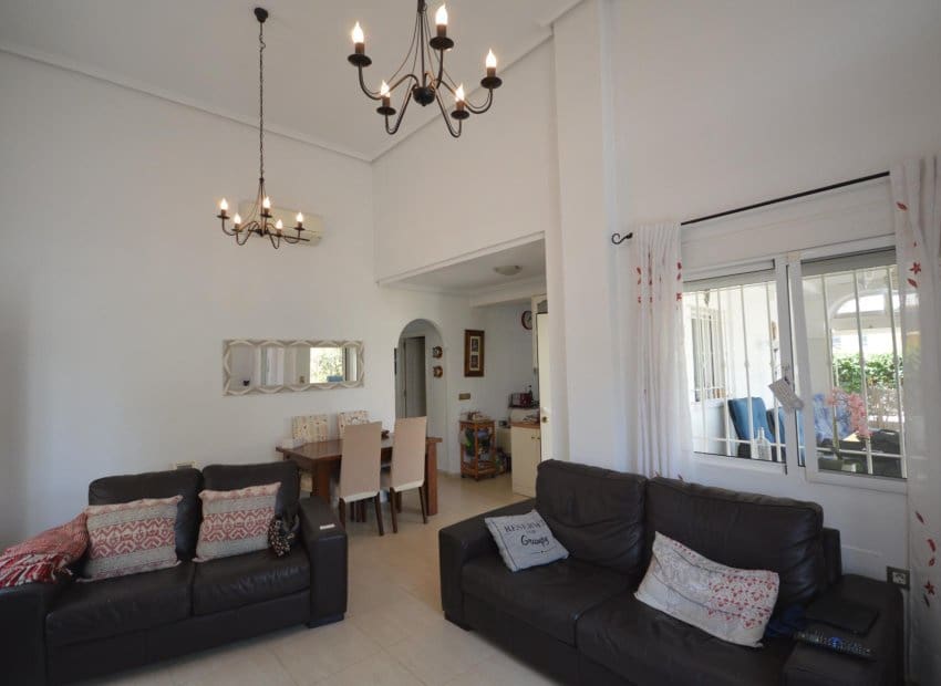 3 bedroom Villa for sale in Los Montesinos with pool - € 279,000 (Ref: 9889183)