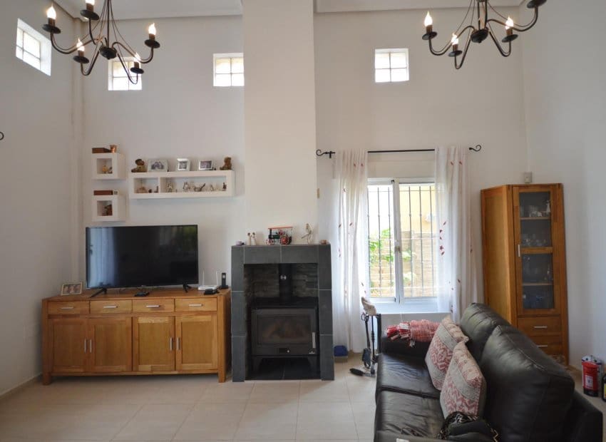 3 bedroom Villa for sale in Los Montesinos with pool - € 279,000 (Ref: 9889183)