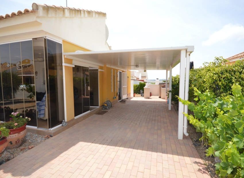 3 bedroom Villa for sale in Los Montesinos with pool - € 279,000 (Ref: 9889183)