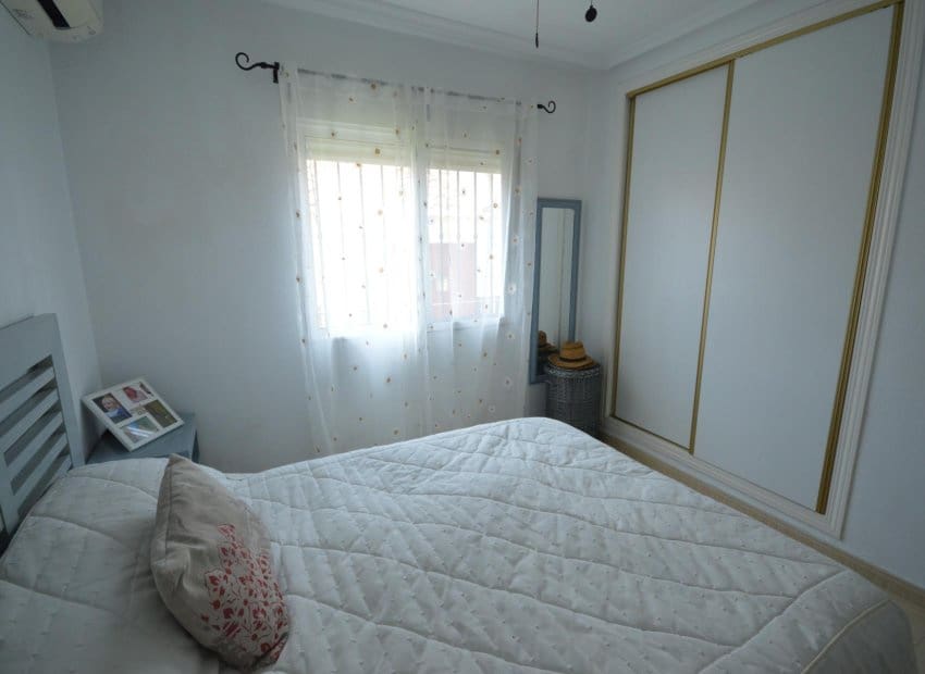 3 bedroom Villa for sale in Los Montesinos with pool - € 279,000 (Ref: 9889183)