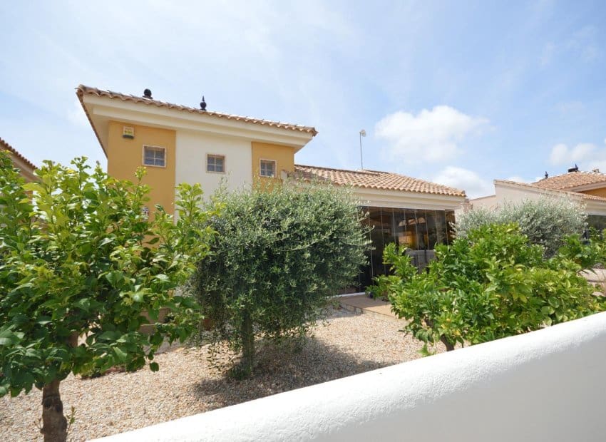 3 bedroom Villa for sale in Los Montesinos with pool - € 279,000 (Ref: 9889183)