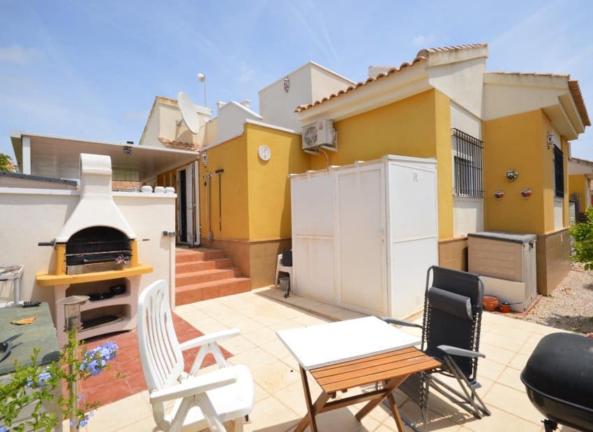 3 bedroom Villa for sale in Los Montesinos with pool - € 279,000 (Ref: 9889183)