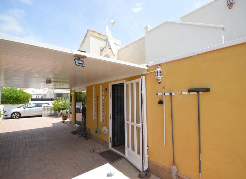 3 bedroom Villa for sale in Los Montesinos with pool - € 279,000 (Ref: 9889183)