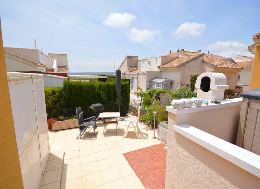 3 bedroom Villa for sale in Los Montesinos with pool - € 279,000 (Ref: 9889183)