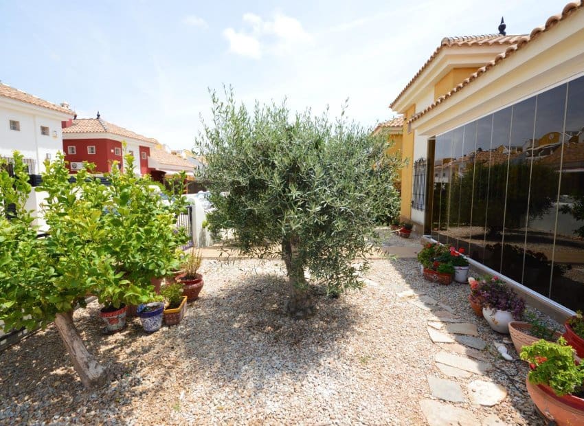 3 bedroom Villa for sale in Los Montesinos with pool - € 279,000 (Ref: 9889183)