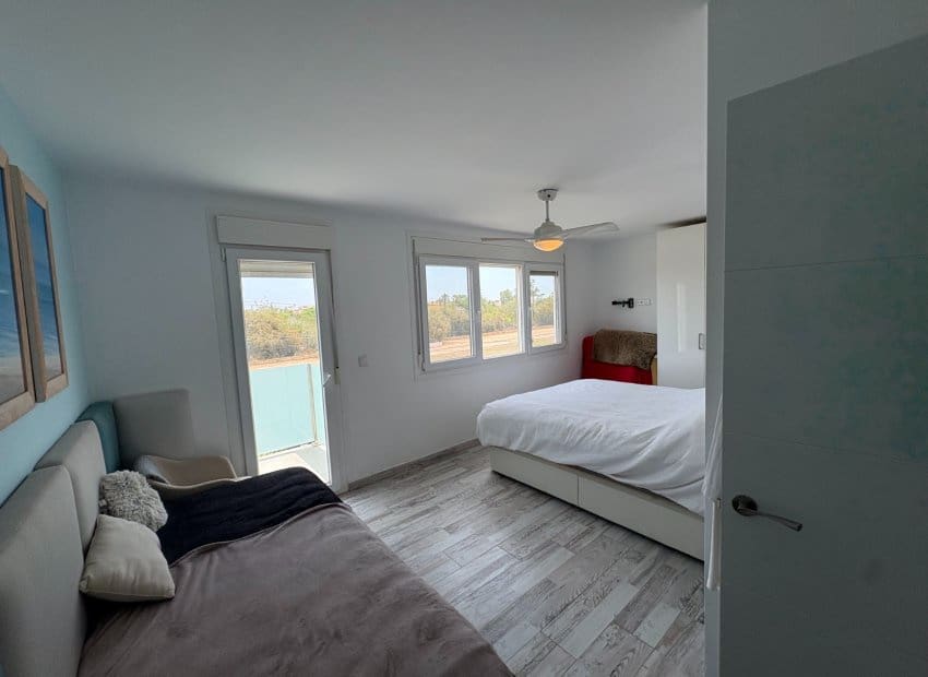 2 Zimmer Villa zu verkaufen in Torrevieja mit Pool - 465.000 € (Ref: 9889184)