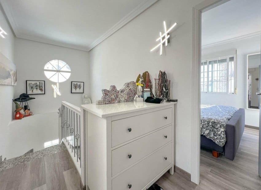 2 soverom Villa til salgs i Orihuela Costa med svømmebasseng - € 279 900 (Ref: 9889185)
