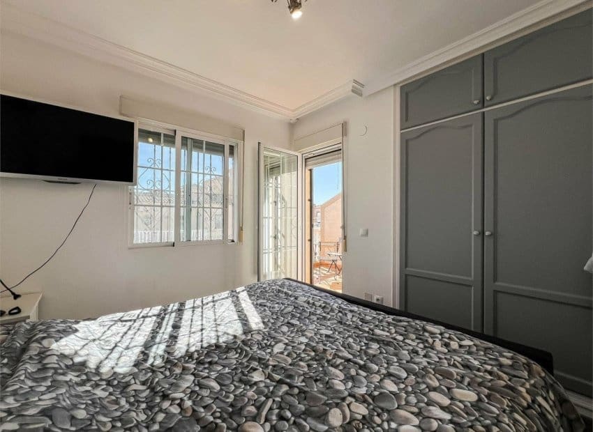 2 soverom Villa til salgs i Orihuela Costa med svømmebasseng - € 279 900 (Ref: 9889185)