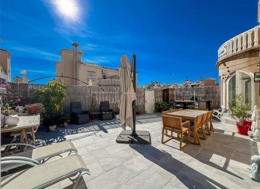 2 soverom Villa til salgs i Orihuela Costa med svømmebasseng - € 279 900 (Ref: 9889185)