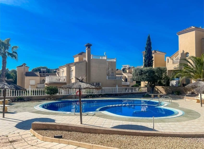2 soverom Villa til salgs i Orihuela Costa med svømmebasseng - € 279 900 (Ref: 9889185)