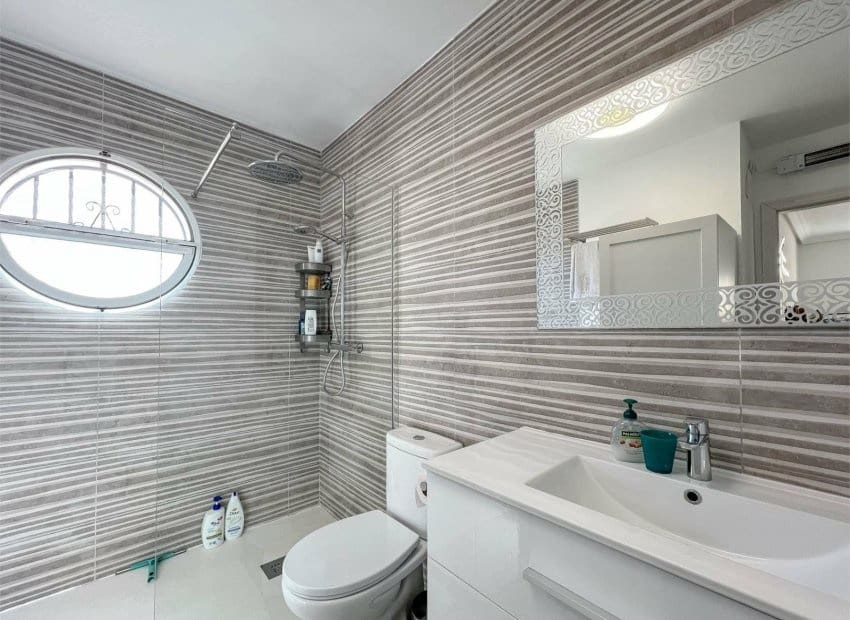 2 soverom Villa til salgs i Orihuela Costa med svømmebasseng - € 279 900 (Ref: 9889185)