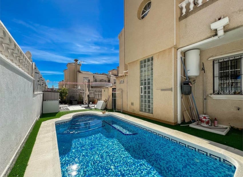 2 soverom Villa til salgs i Orihuela Costa med svømmebasseng - € 279 900 (Ref: 9889185)
